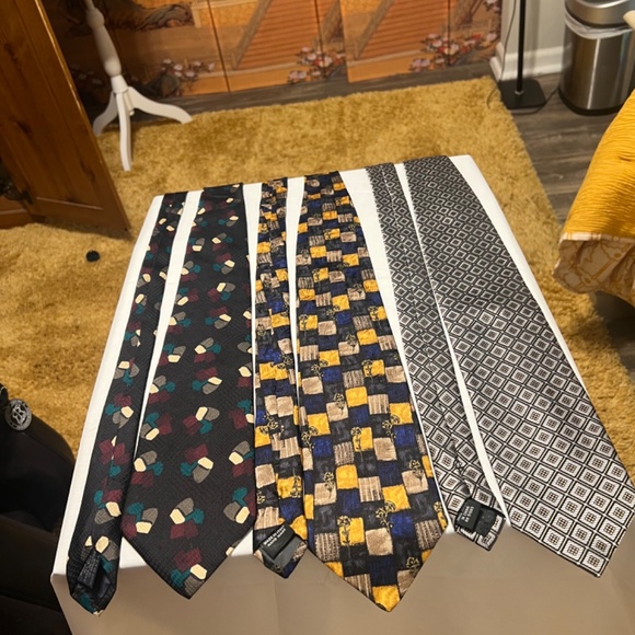 3 Designer Ties - Picture 7 of 11
